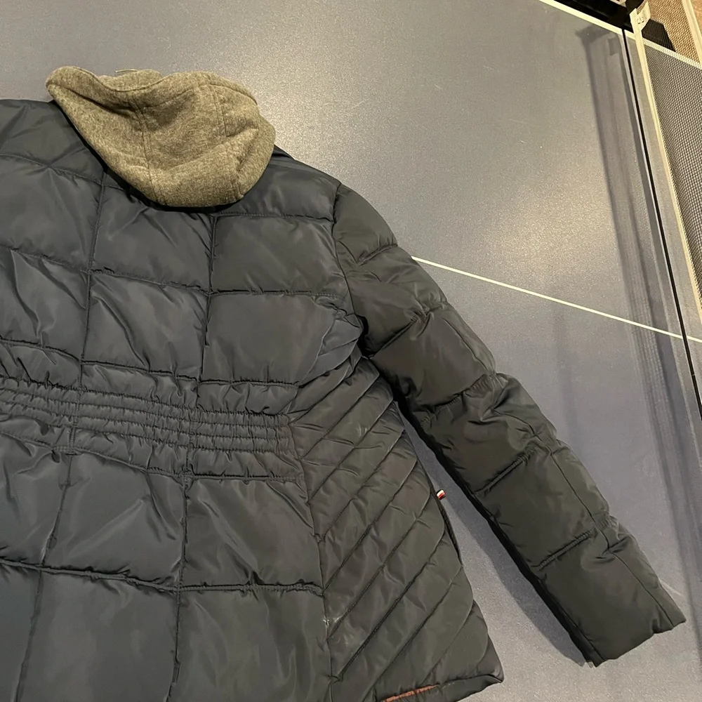 Women’s Navy Puffer Jacket - Picture 5 of 9